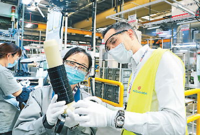 穩經濟政策紅包再加力 一手抓防疫，一手促發展