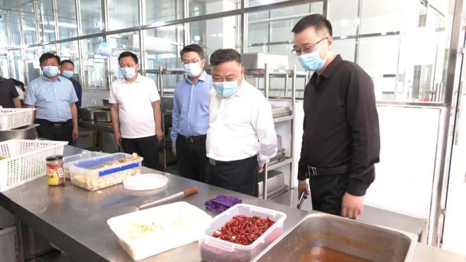 筑牢食藥安全防線 守護(hù)群眾健康福祉——張守銳調(diào)研食品藥品安全工作與營養(yǎng)咨詢服務(wù)的實(shí)踐與展望